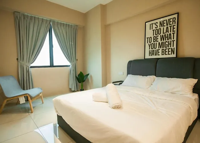 Cosy City-View Suite In Town