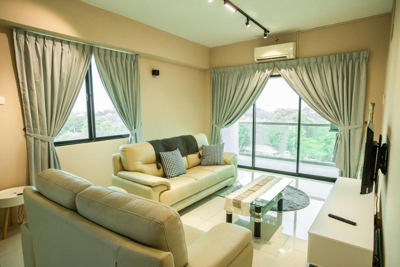 Cosy City-view In Town Apartment